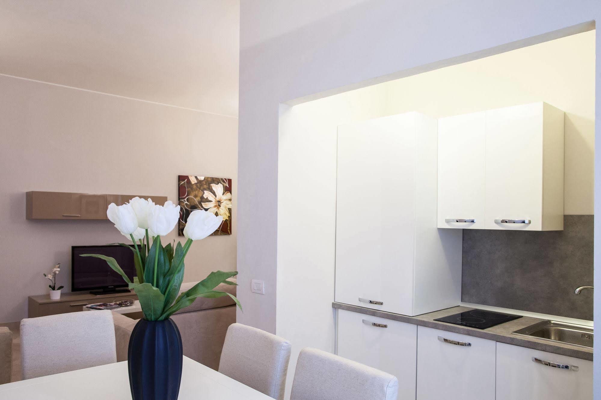 Milan Royal Suites Екстериор снимка