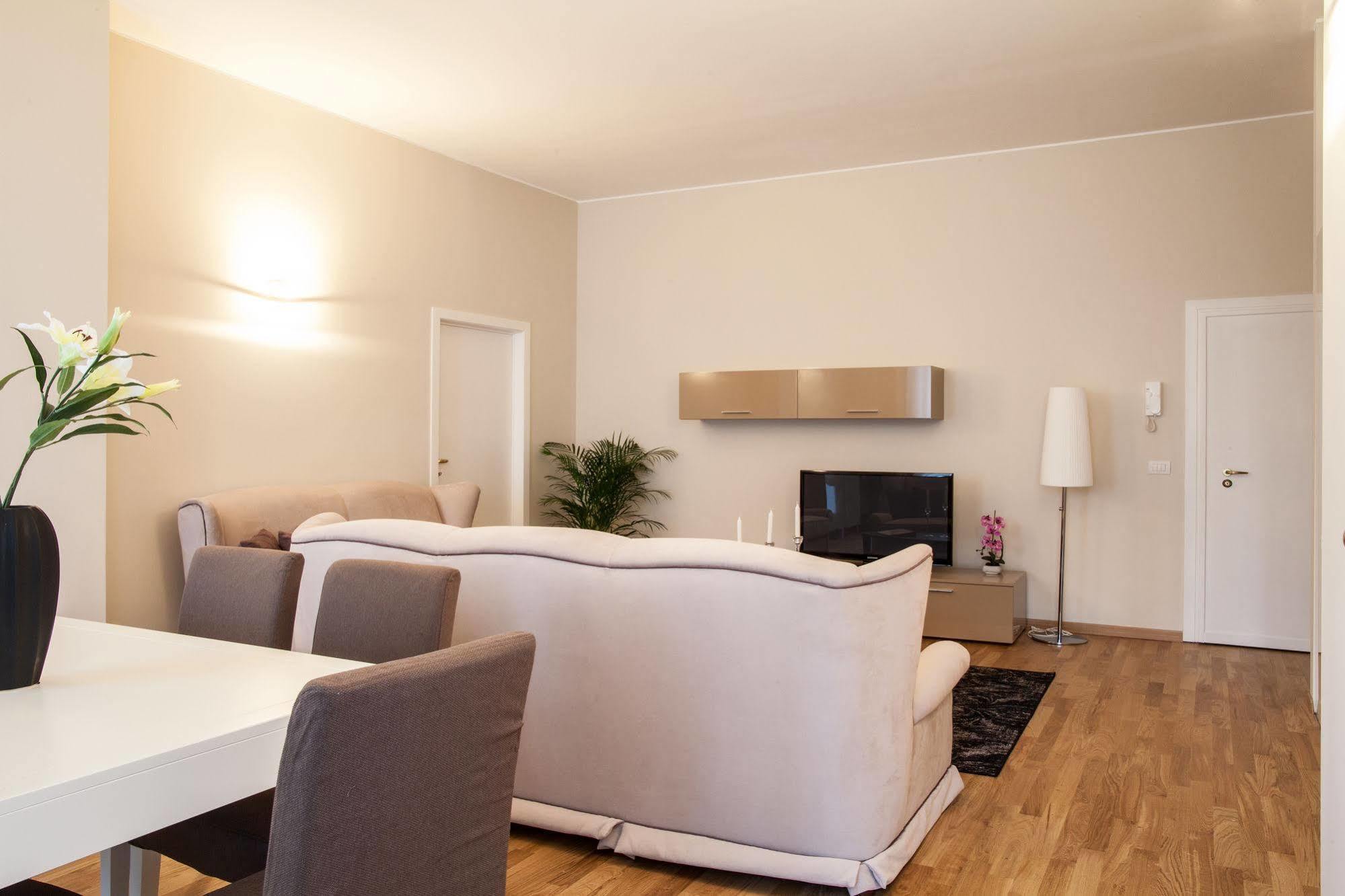 Milan Royal Suites Екстериор снимка