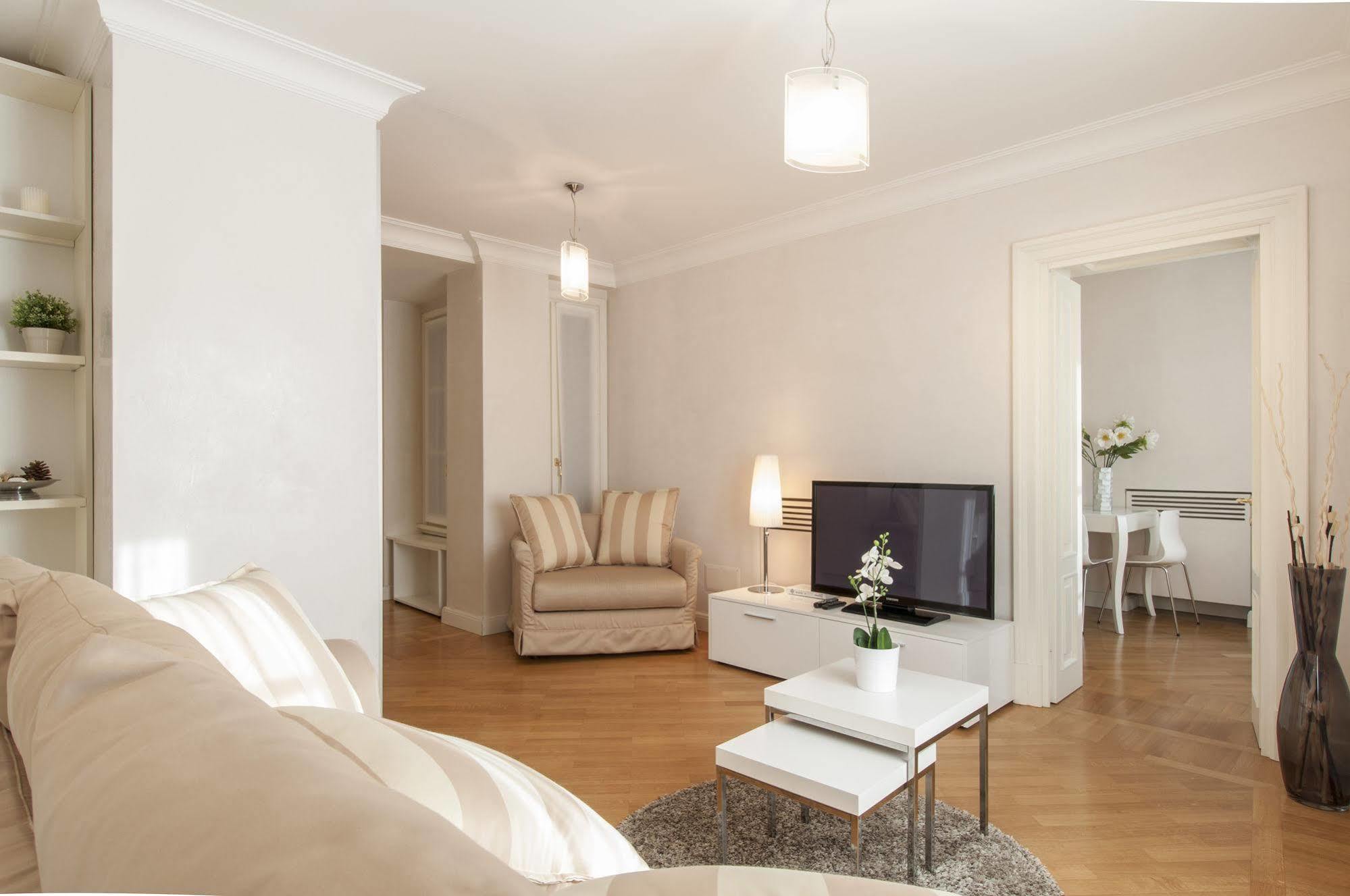 Milan Royal Suites Екстериор снимка