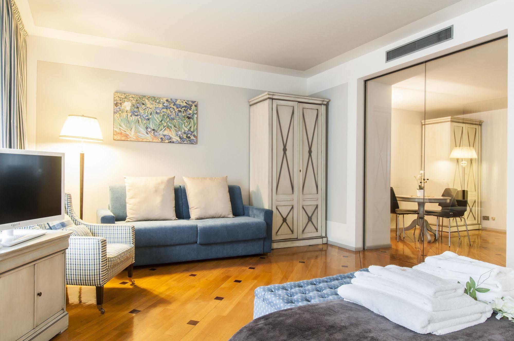 Milan Royal Suites Екстериор снимка